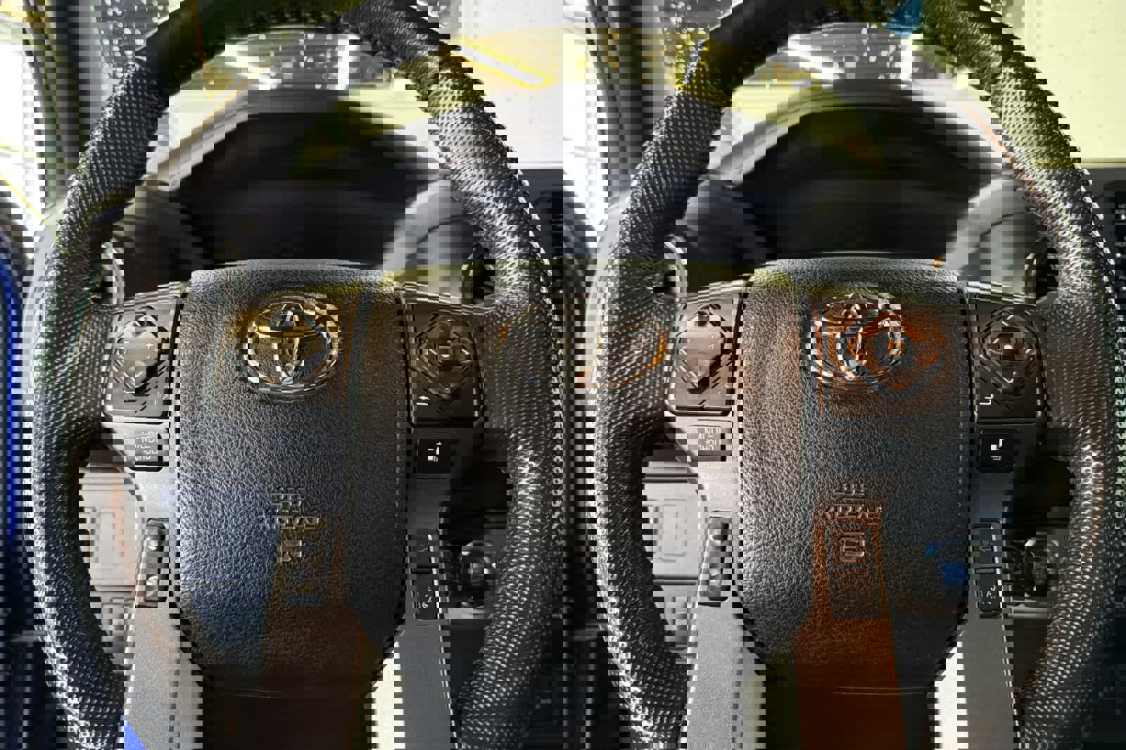 Used 2022 Toyota Tacoma TRD Off-Road image 24