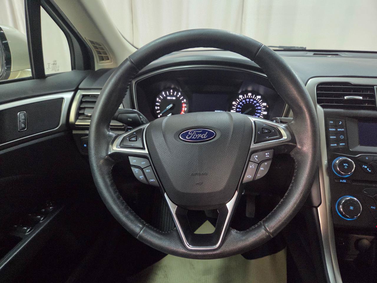 Used 2017 Ford Fusion SE w/ Equipment Group 201A AWD/4WD image 31