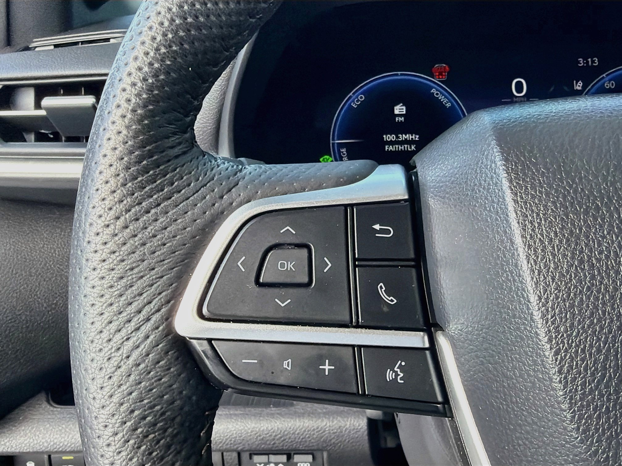 Used 2025 Toyota Sienna Platinum AWD/4WD image 36