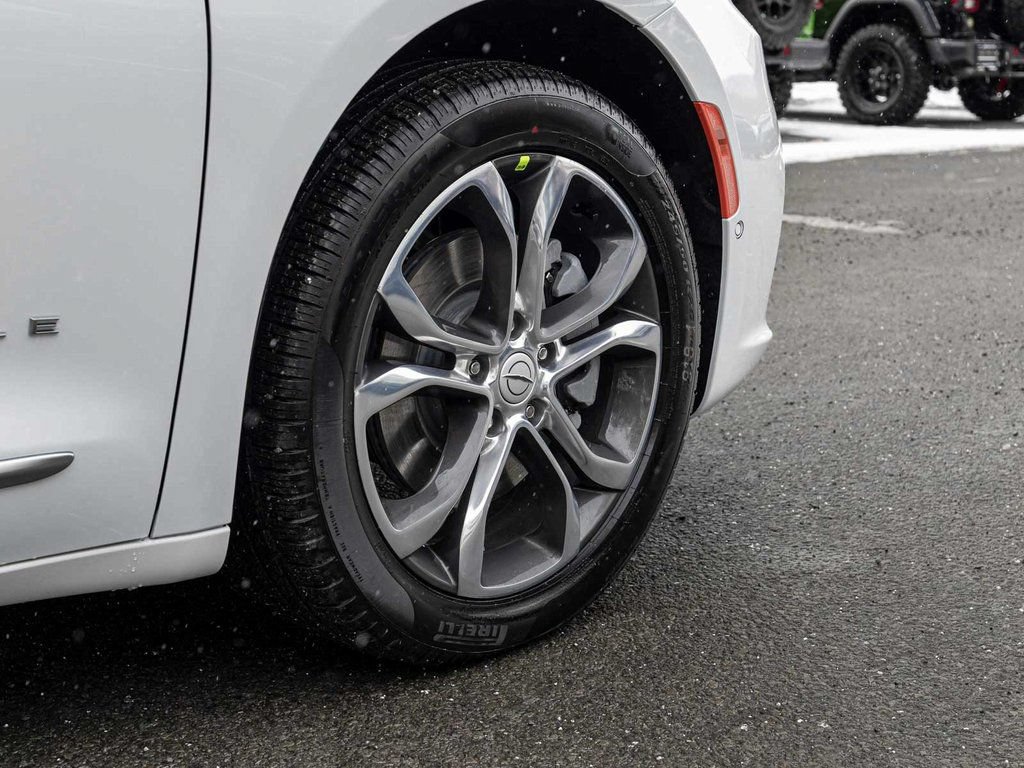 New 2026 Chrysler Pacifica Pinnacle AWD/4WD image 7