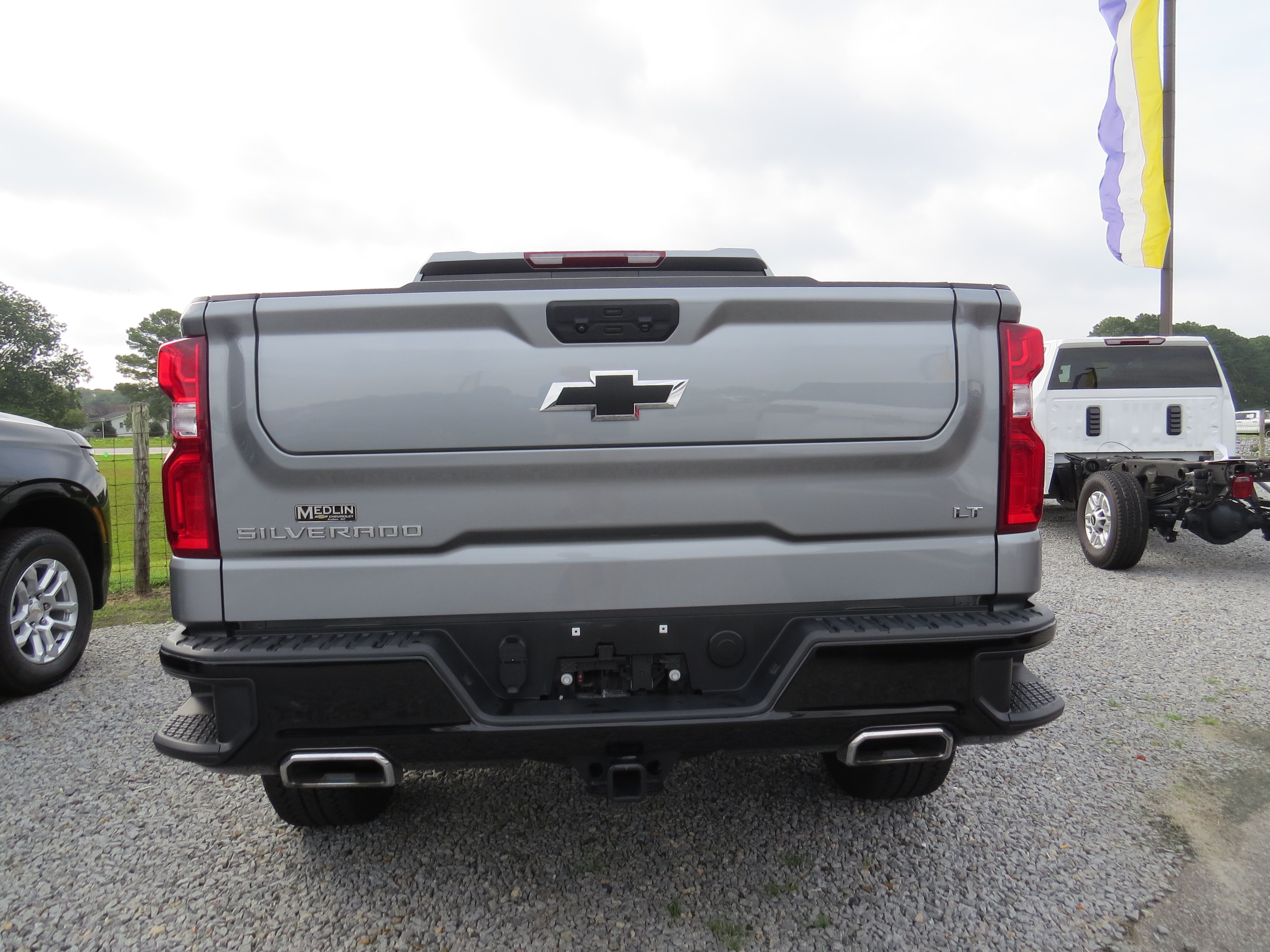 Used 2025 Chevrolet Silverado 1500 LT Trail Boss w/ Convenience Package II AWD/4WD image 6