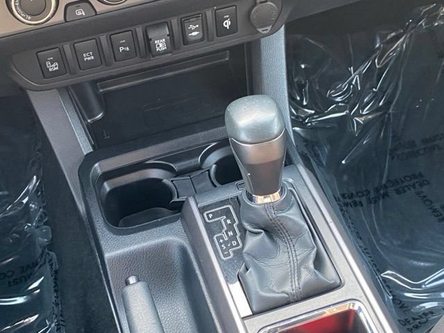 Used 2019 Toyota Tacoma TRD Off-Road w/ Technology Package AWD/4WD image 14