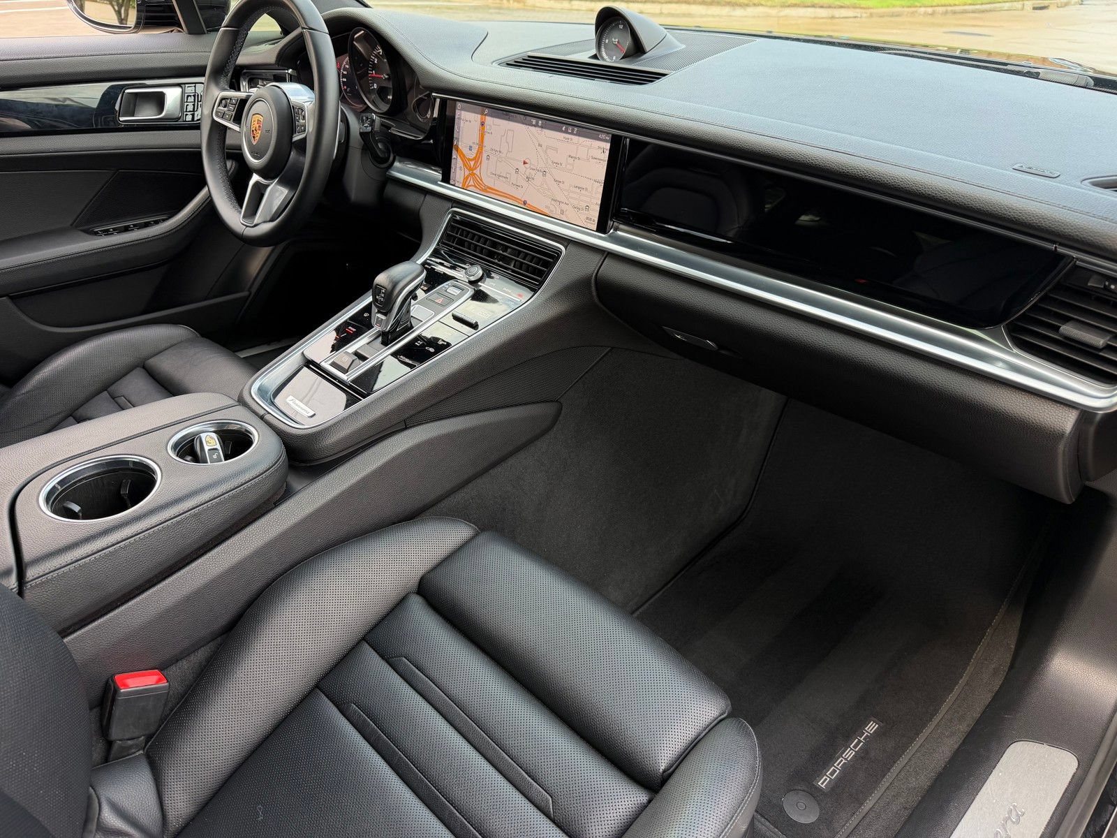 Used 2017 Porsche Panamera image 19