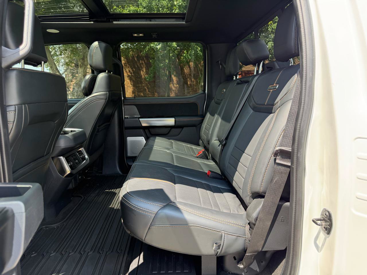 Used 2023 Ford F350 Platinum w/ FX4 Off-Road Package AWD/4WD image 35
