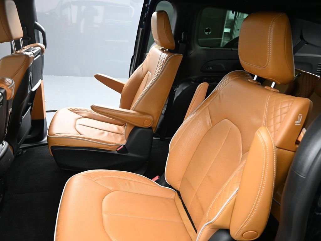 Used 2023 Chrysler Pacifica Pinnacle image 15