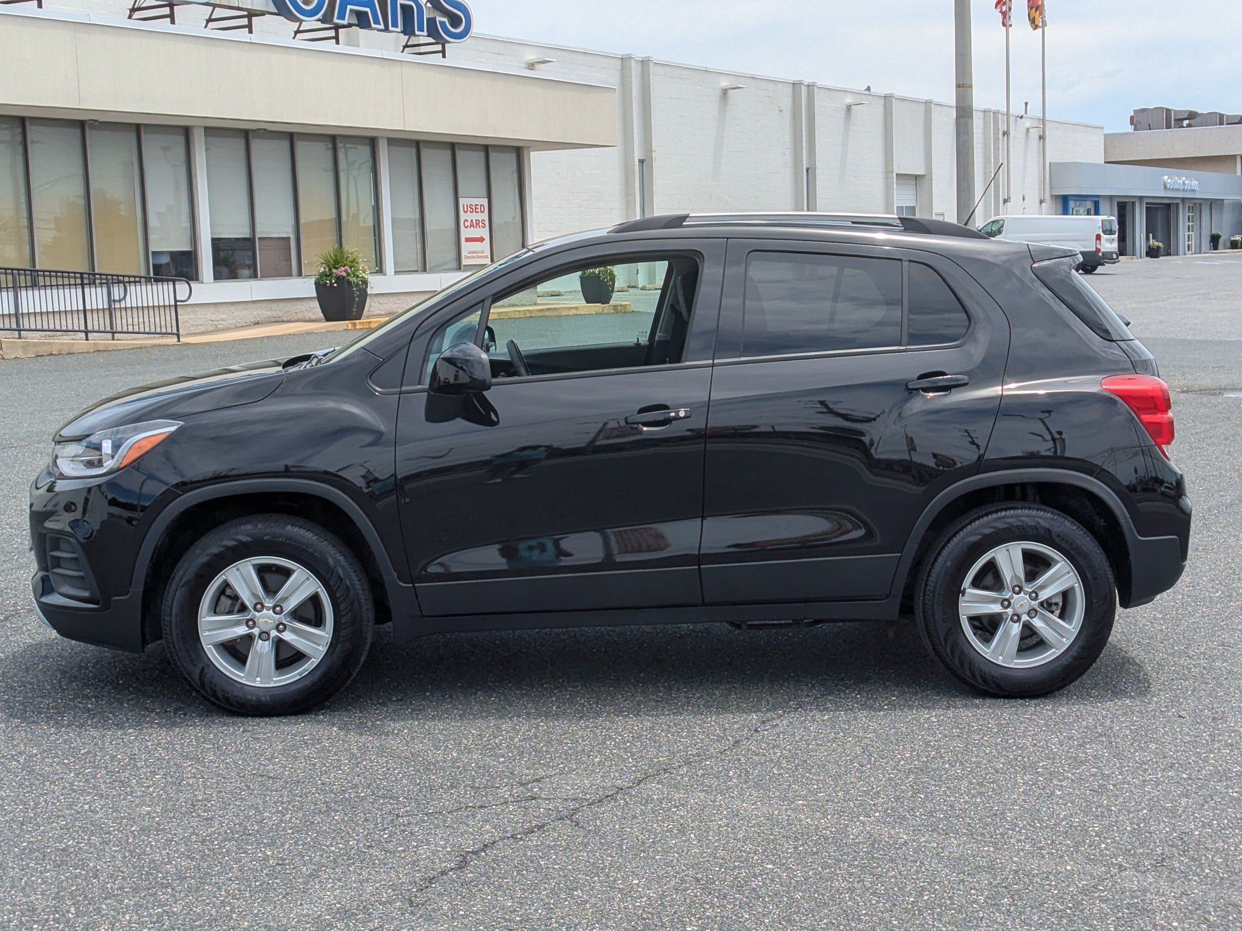 Used 2022 Chevrolet Trax LT w/ LT Convenience Package AWD/4WD image 5