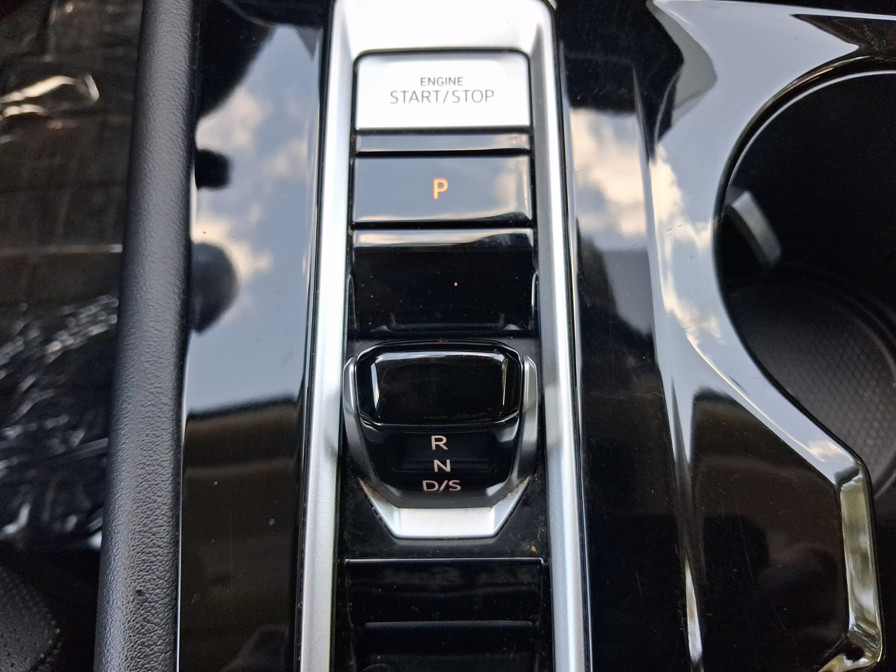 Used 2025 Volkswagen Atlas SE AWD/4WD image 19