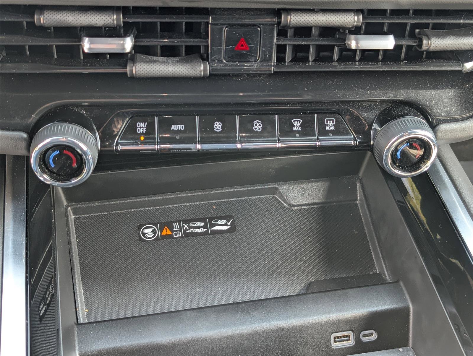 Used 2025 Chevrolet Suburban Z71 AWD/4WD image 27