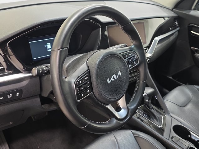 Used 2022 Kia Niro Touring Special Edition FWD image 14