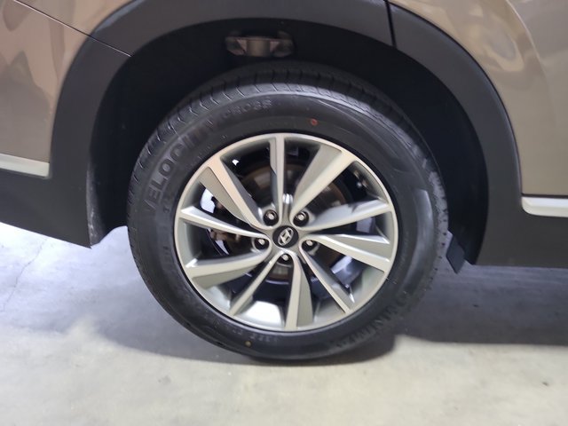 Used 2019 Hyundai Santa Fe w/ Ultimate Package FWD image 5