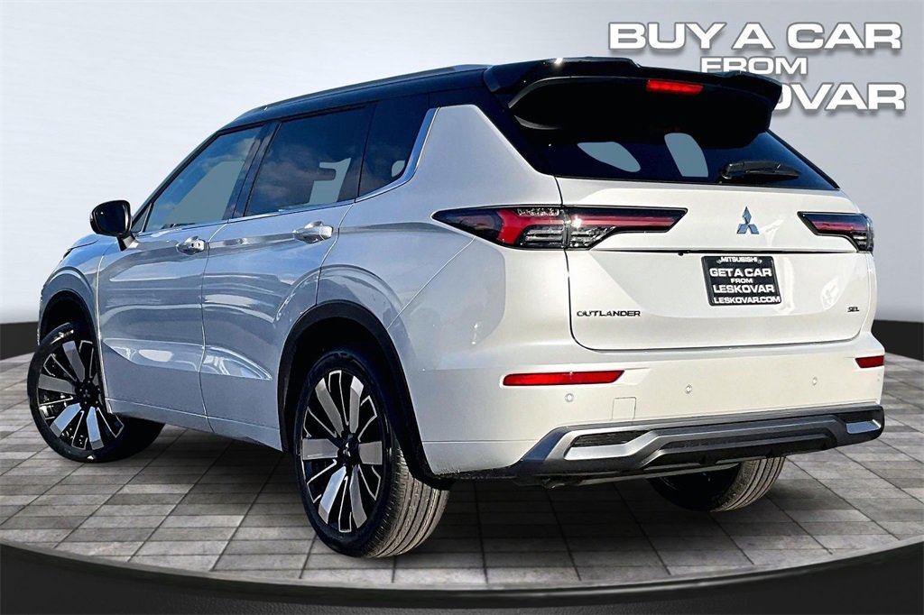 New 2026 Mitsubishi Outlander SEL image 3