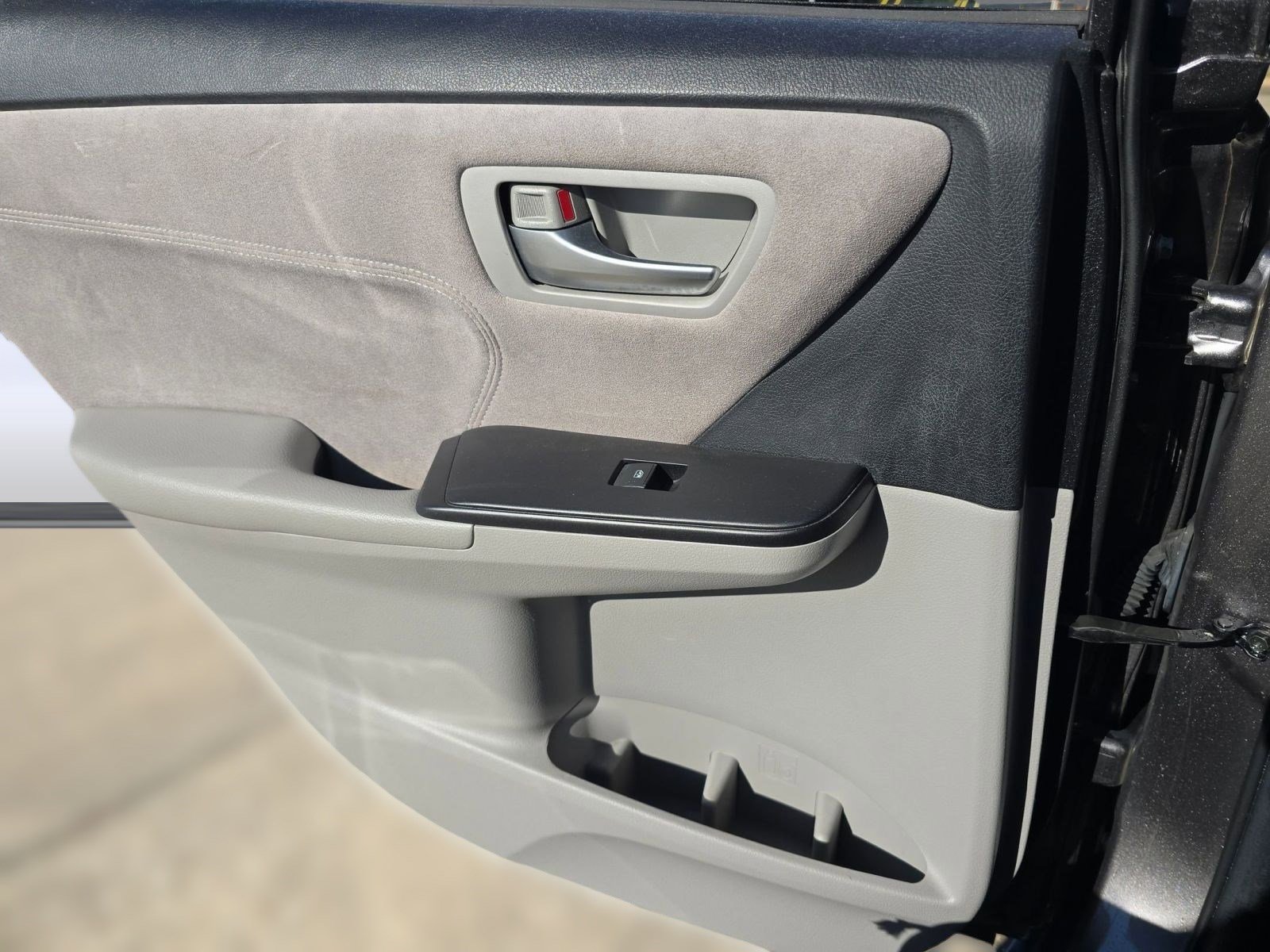 Used 2016 Toyota Camry XSE image 26