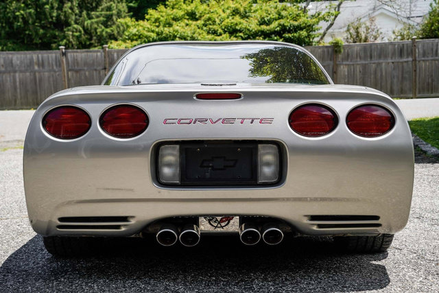 Used 2000 Chevrolet Corvette Coupe w/ Roof Pkg RWD image 7