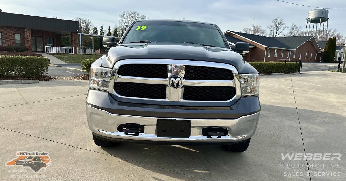 Used 2019 RAM 1500 Classic SLT w/ Luxury Group image 9