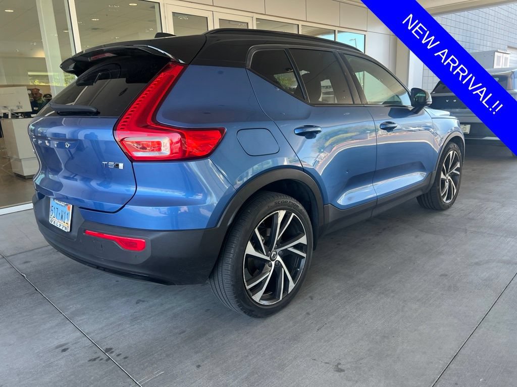 Used 2021 Volvo XC40 T5 R-Design w/ Protection Package Premier AWD/4WD image 3