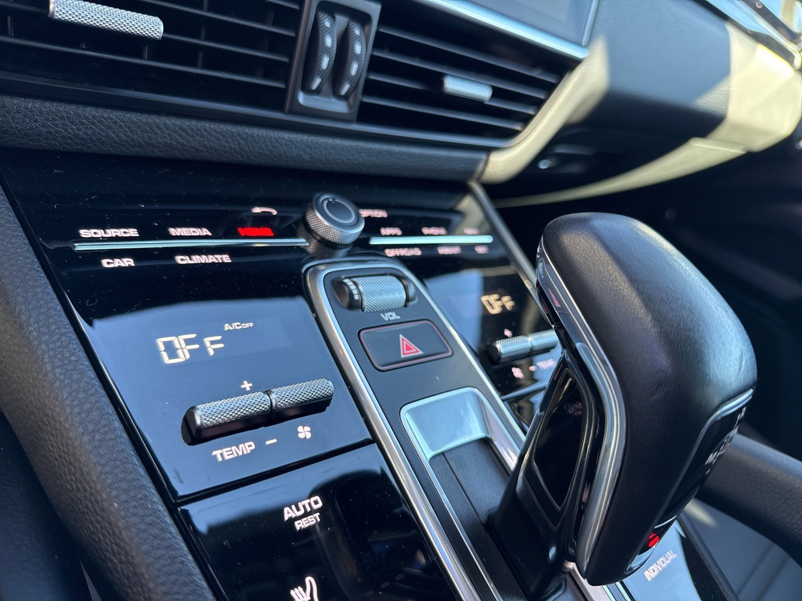 Used 2022 Porsche Cayenne Base image 25