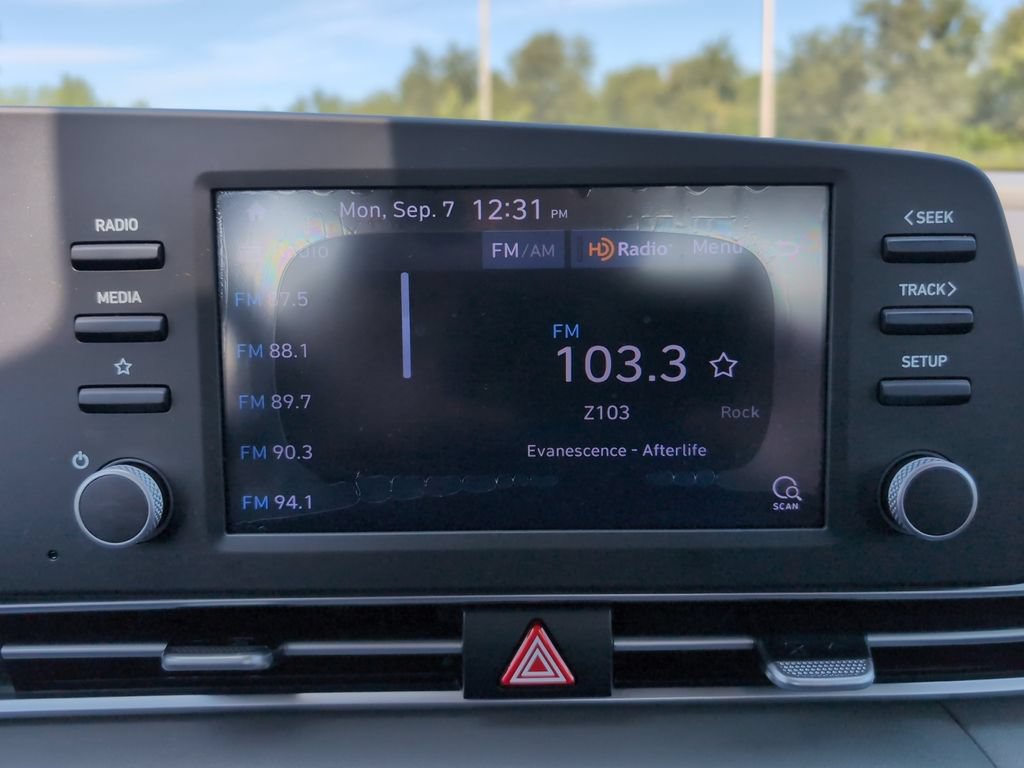 Used 2021 Hyundai Elantra SE FWD image 10