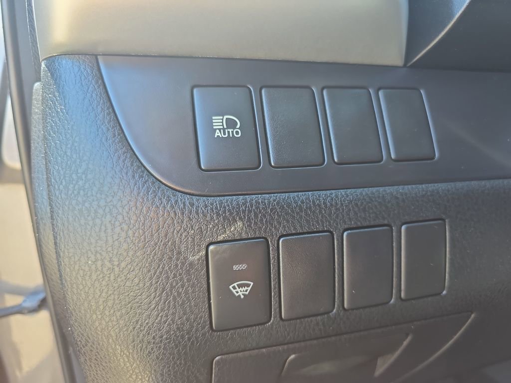 Used 2018 Toyota Highlander LE AWD/4WD image 26