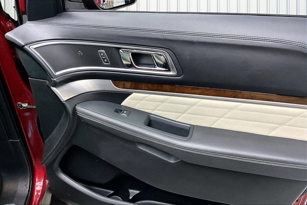 Used 2016 Ford Explorer Platinum image 31