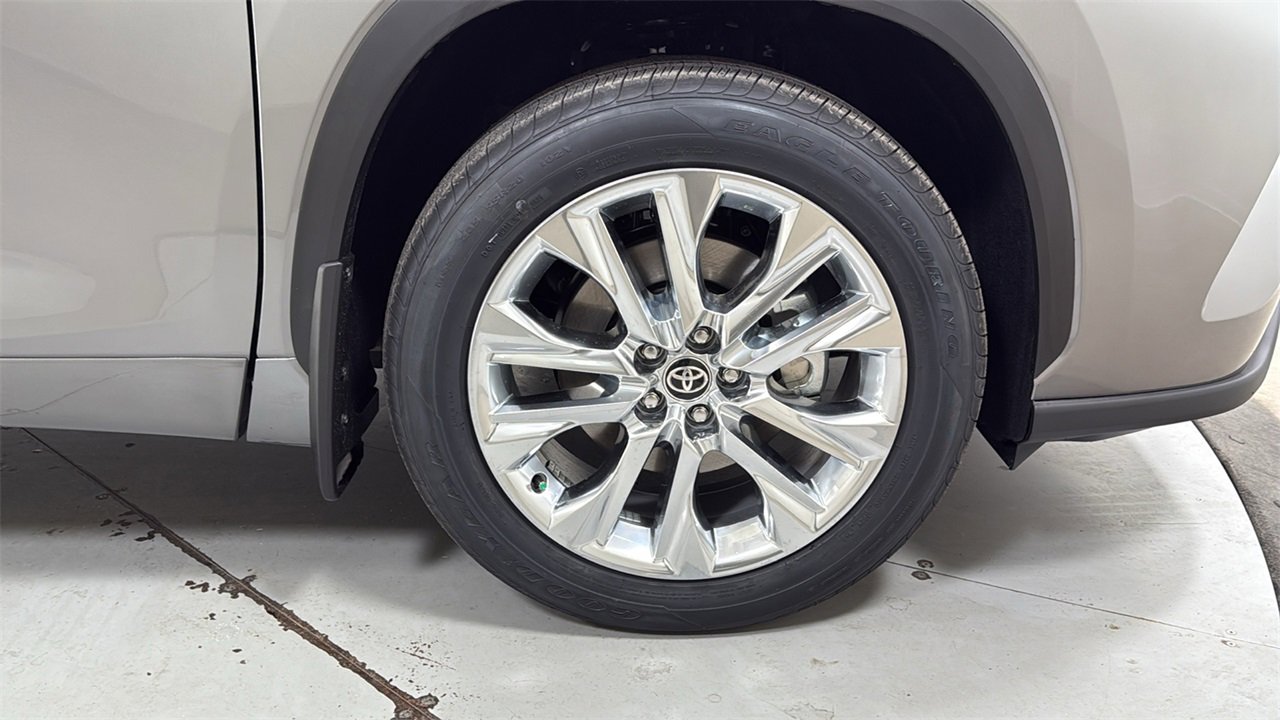 New 2026 Toyota Highlander Limited image 22