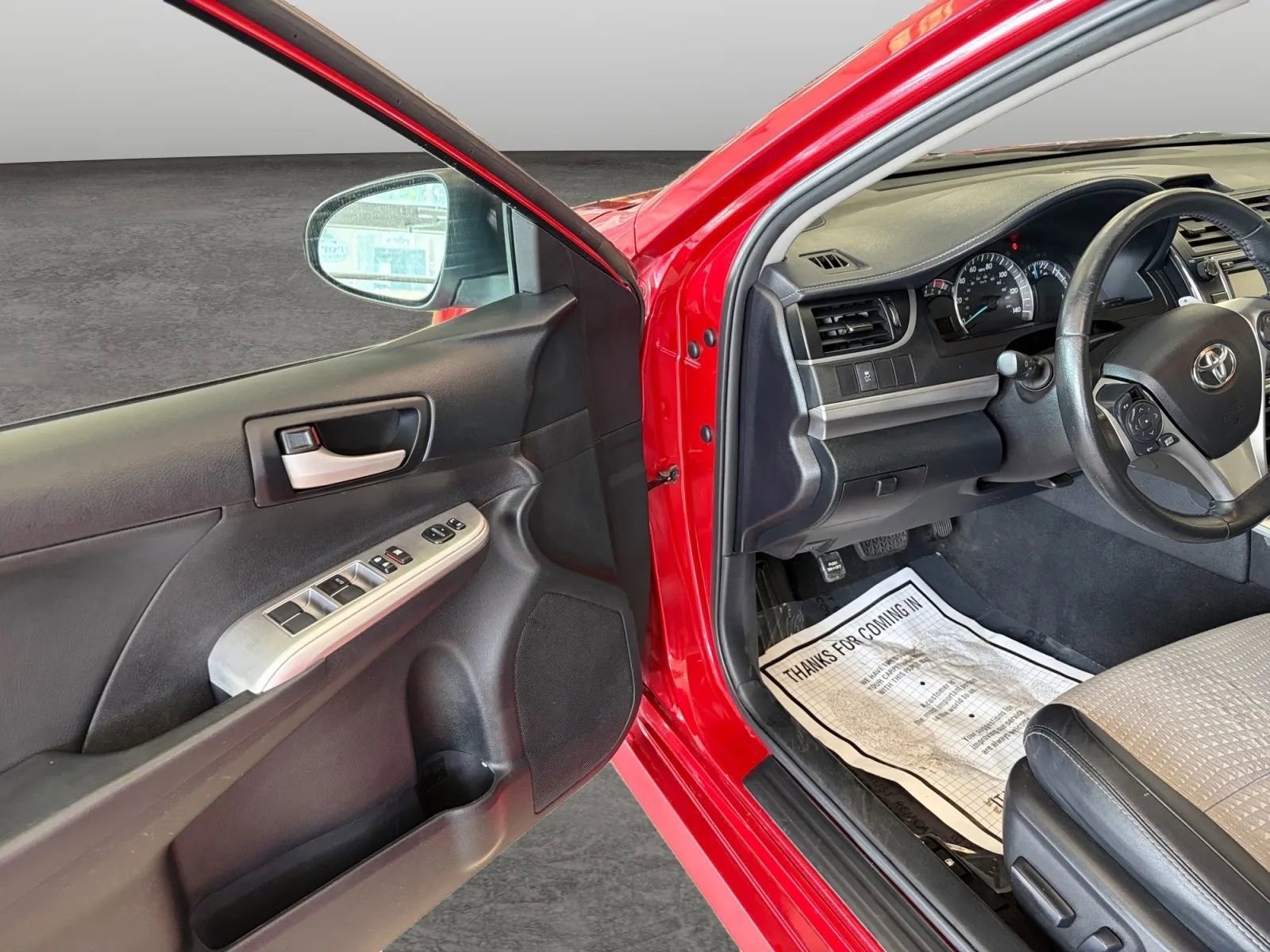 Used 2014 Toyota Camry SE FWD image 11