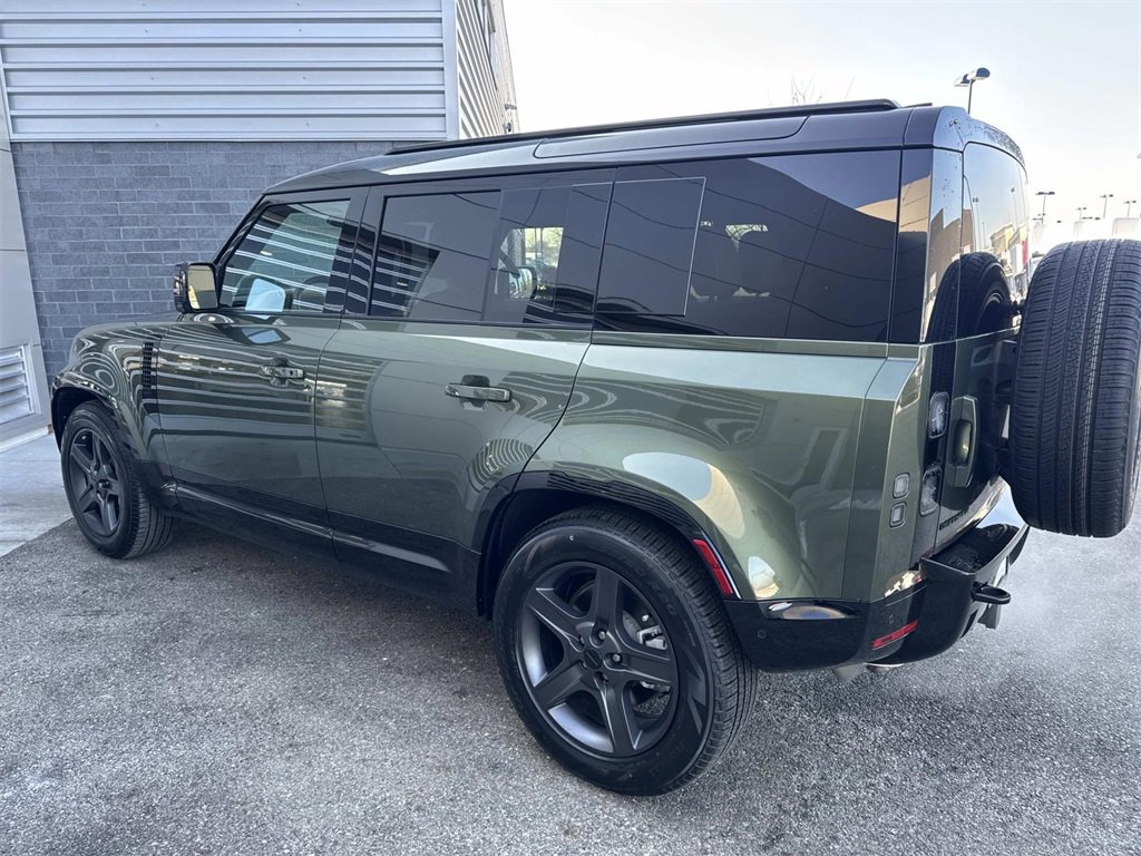 New 2026 Land Rover Defender 110 X-Dynamic SE image 4