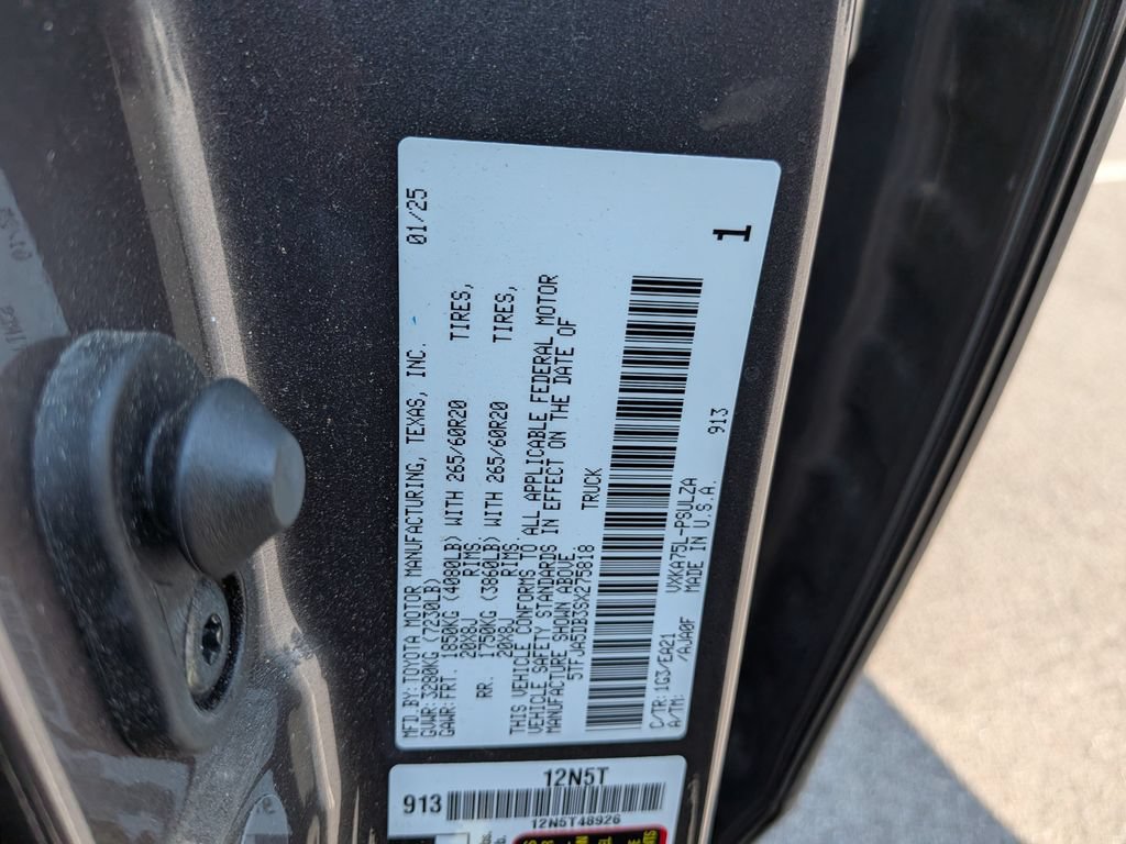 Used 2025 Toyota Tundra Limited AWD/4WD image 33