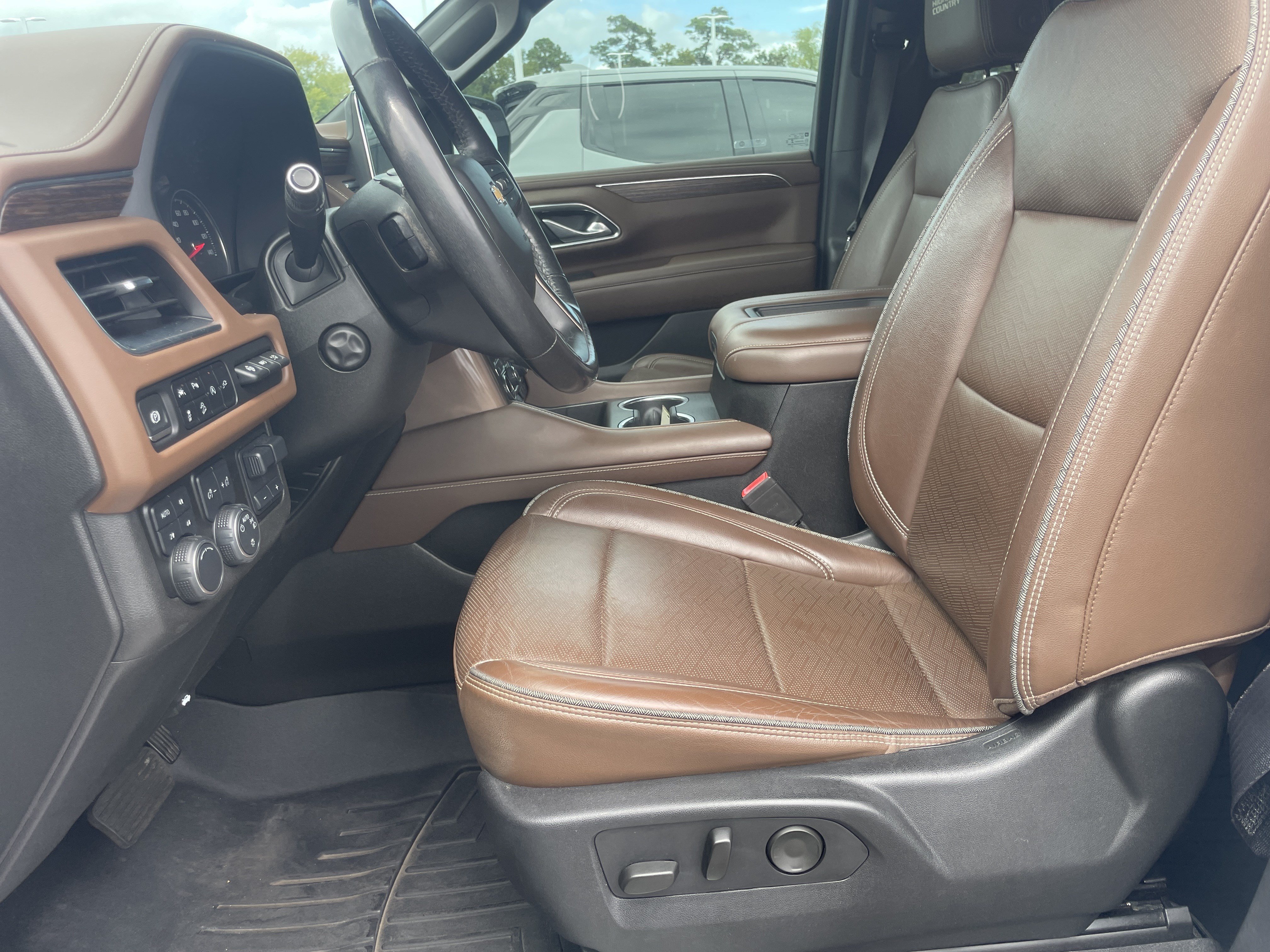 Used 2021 Chevrolet Tahoe High Country w/ Premium Package AWD/4WD image 16