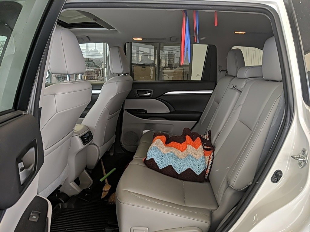 Used 2016 Toyota Highlander XLE image 11