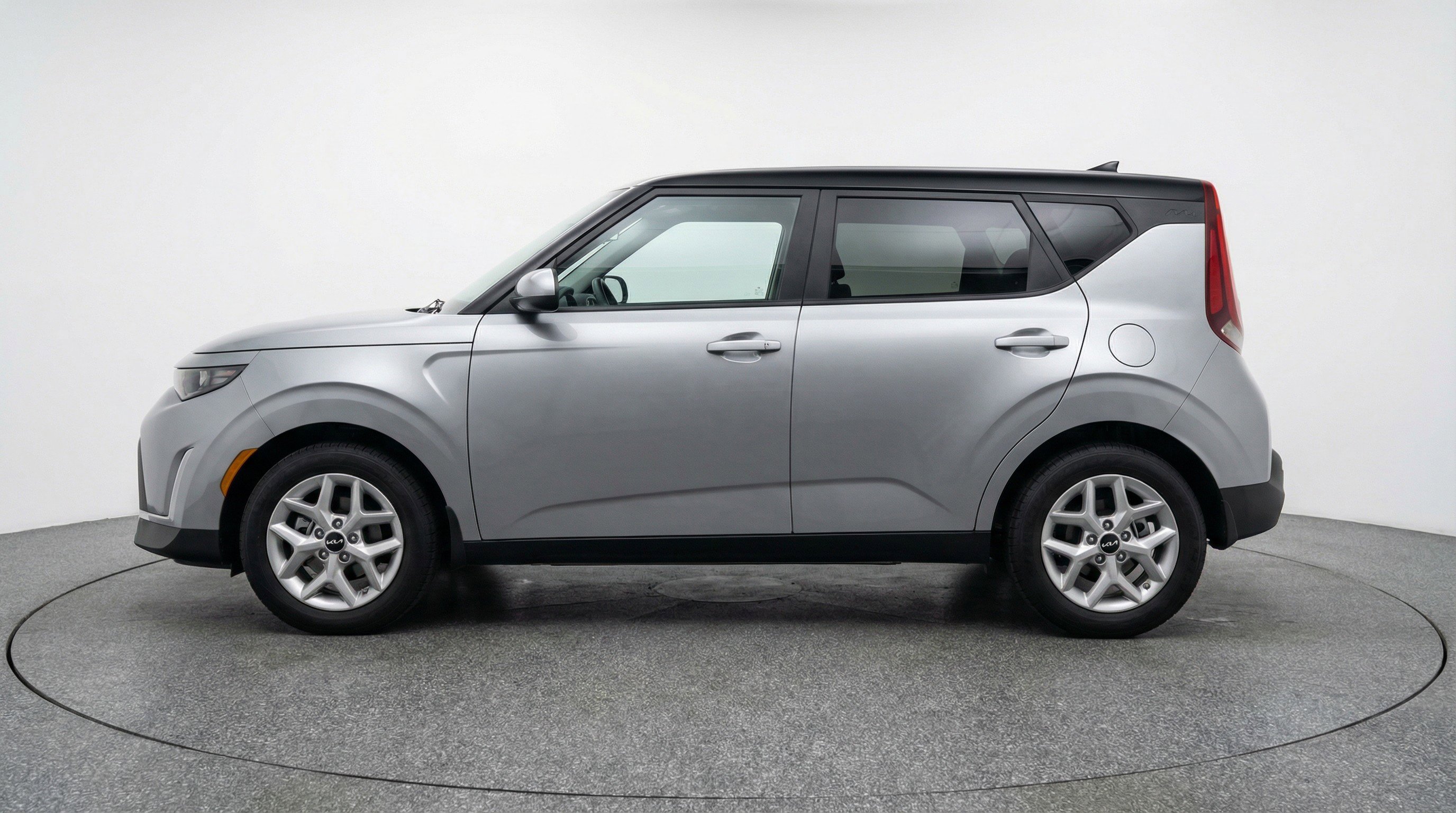 Used 2025 Kia Soul LX w/ LX Technology Package FWD image 5