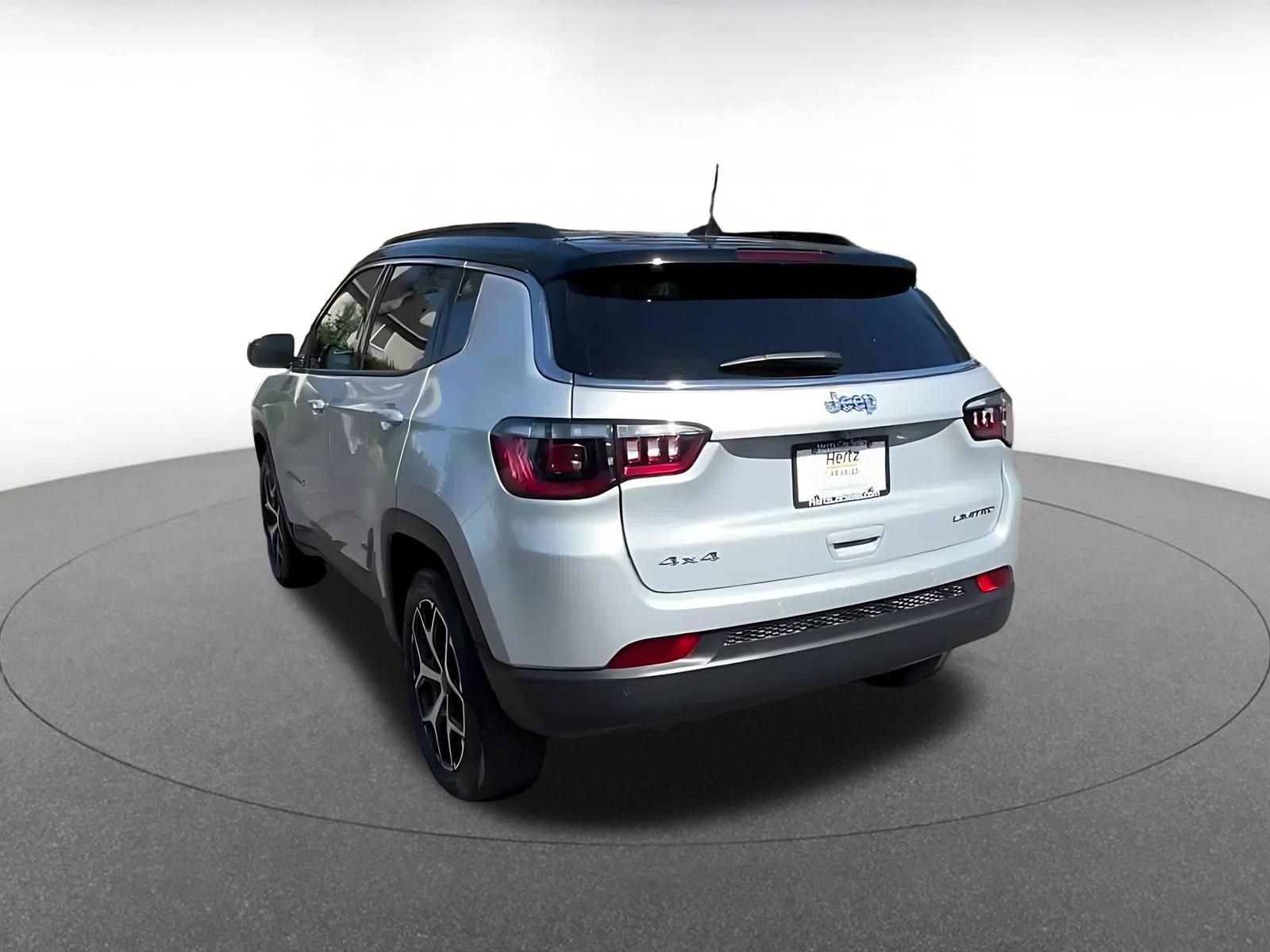 Used 2025 Jeep Compass Limited AWD/4WD image 10