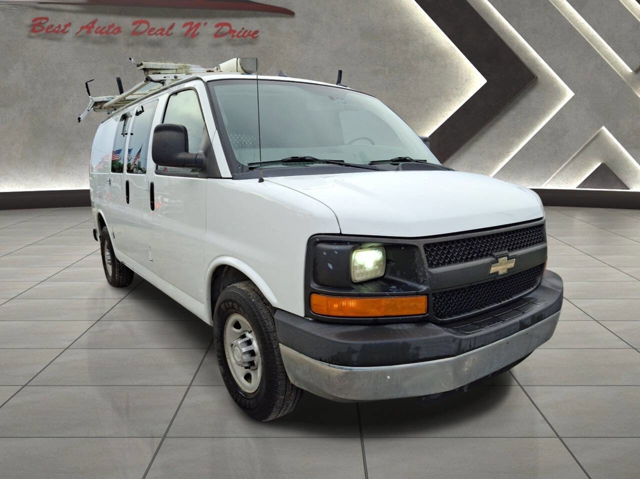 Used 2014 Chevrolet Express 2500 image 2