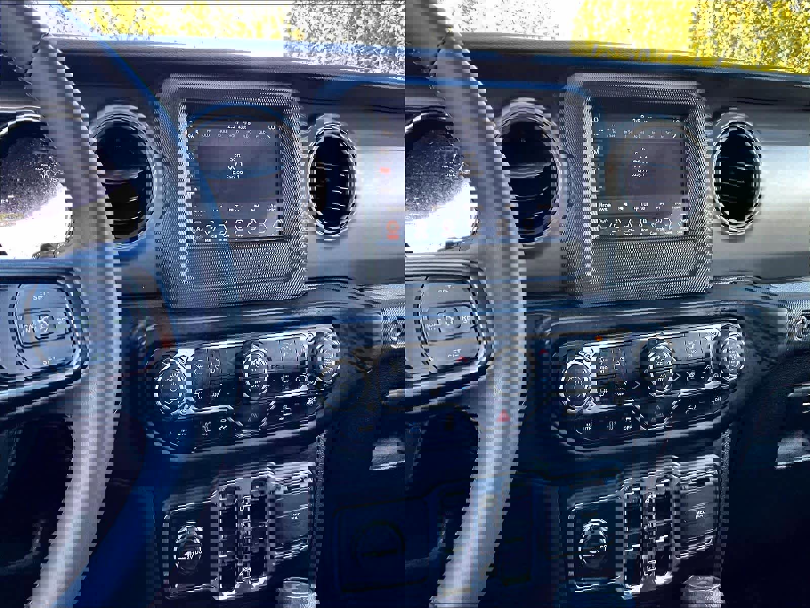 Used 2023 Jeep Wrangler Unlimited w/ Cold Weather Group image 18