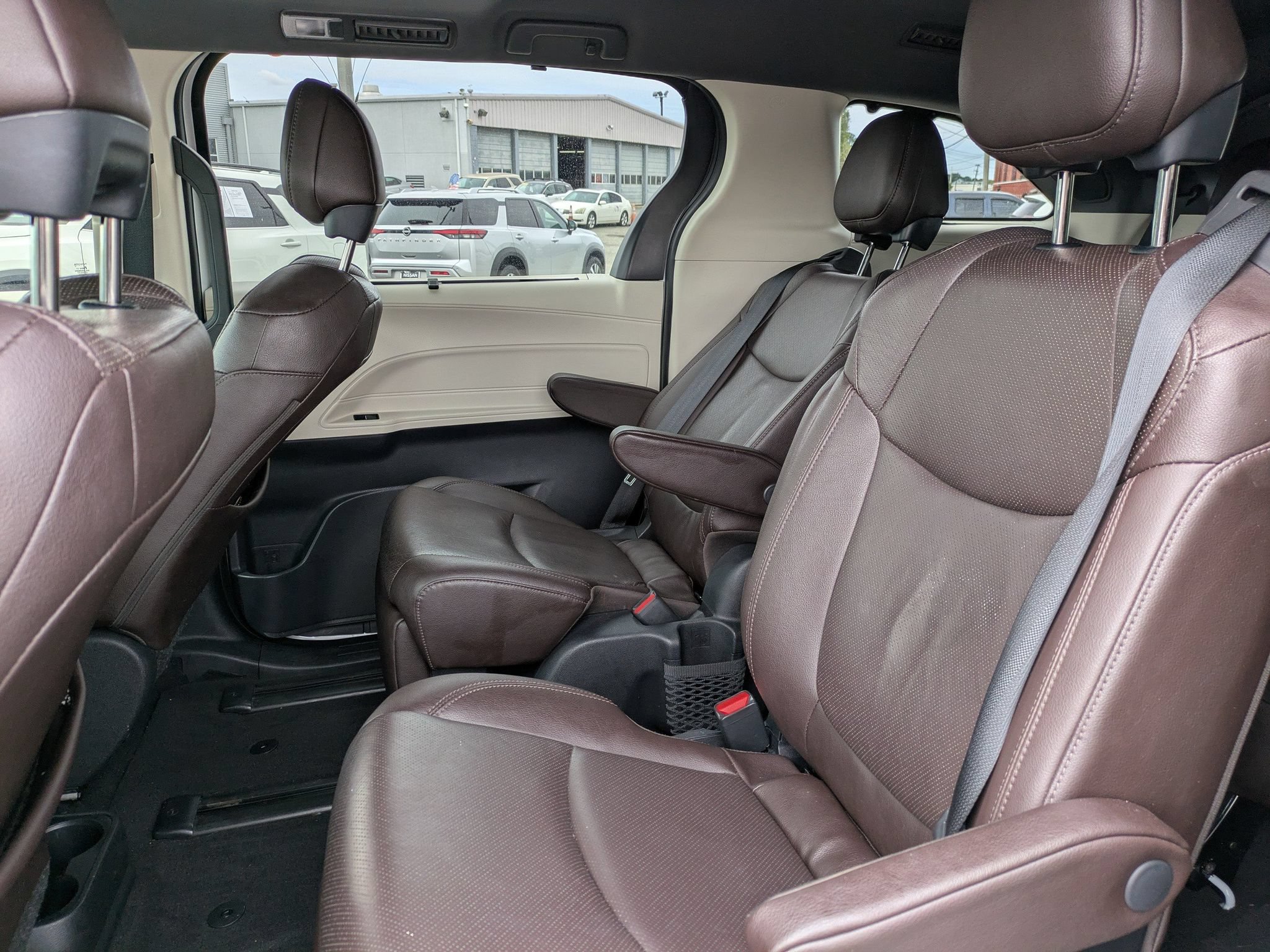 Used 2022 Toyota Sienna Platinum FWD image 15