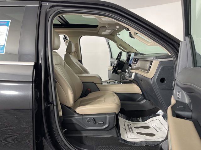 Used 2023 Ford Expedition Limited image 44