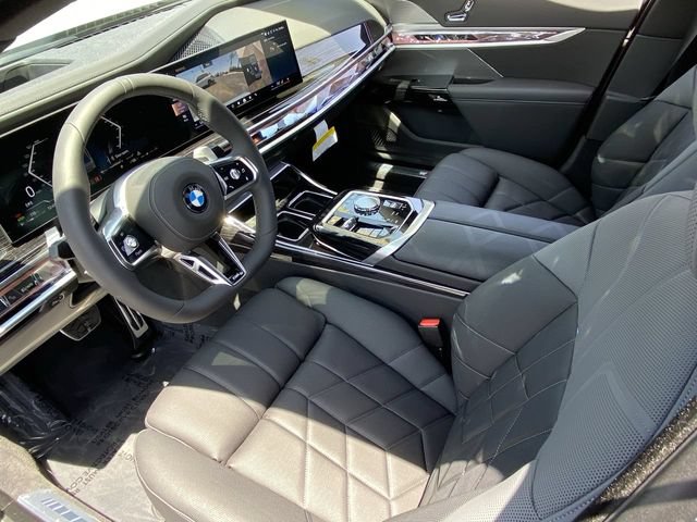 Used 2025 BMW 740i w/ Premium Package RWD image 18