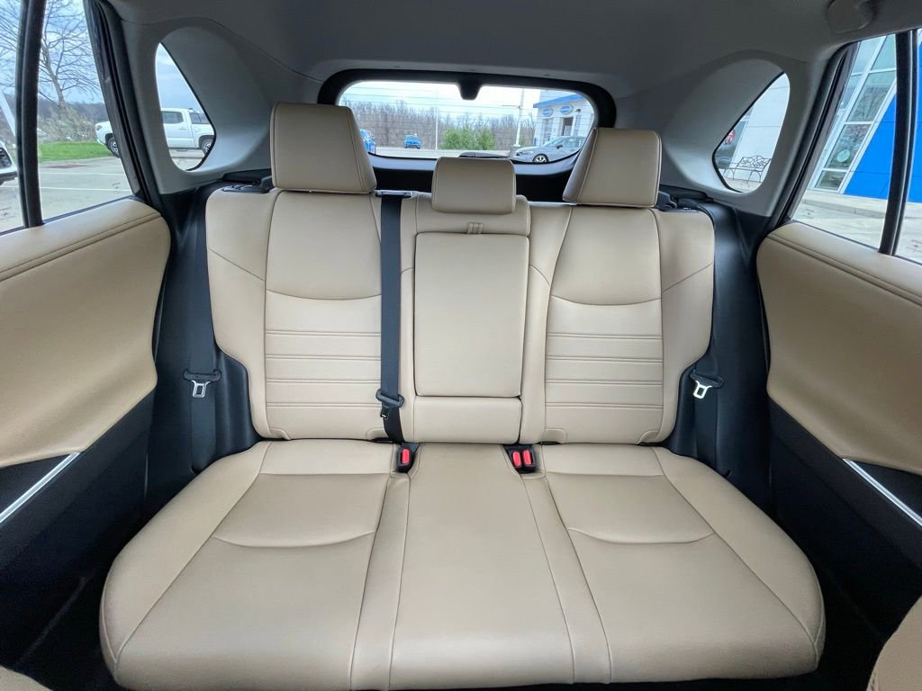Used 2019 Toyota RAV4 Limited w/ Carpet Mat Package image 15