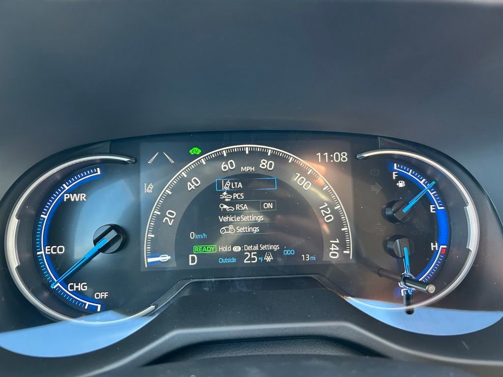 Used 2025 Toyota RAV4 SE image 28