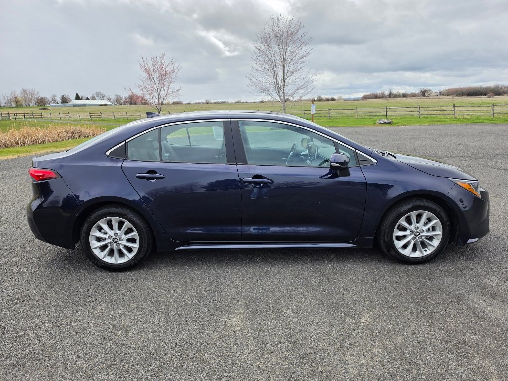 Used 2022 Toyota Corolla XLE w/ Carpet Mat Package (TMS) image 4