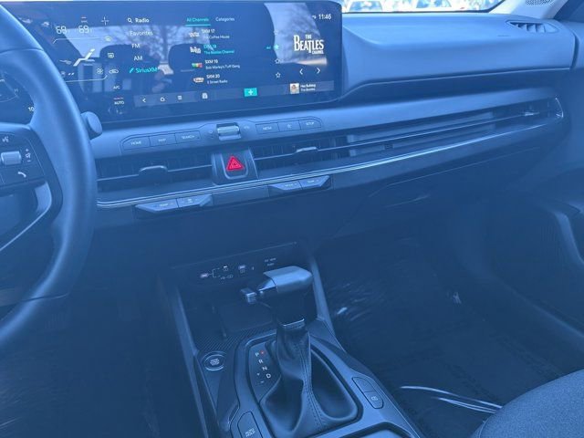 Used 2025 Kia K4 EX image 24