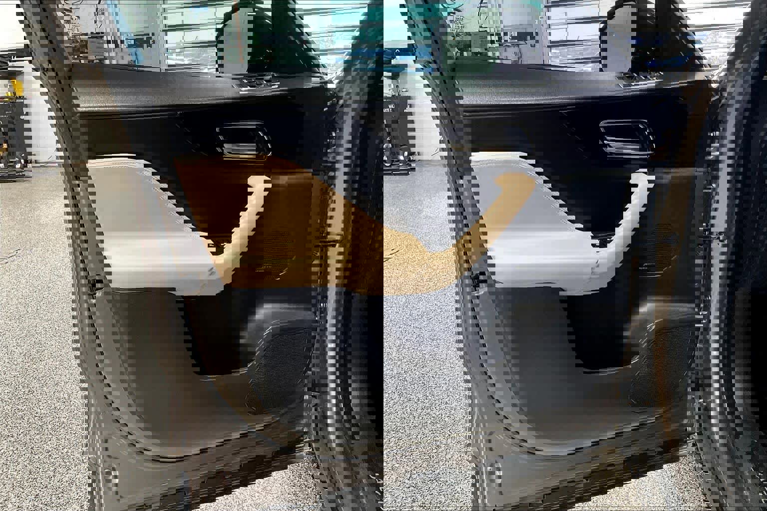 Used 2017 Jaguar F-PACE Premium image 21