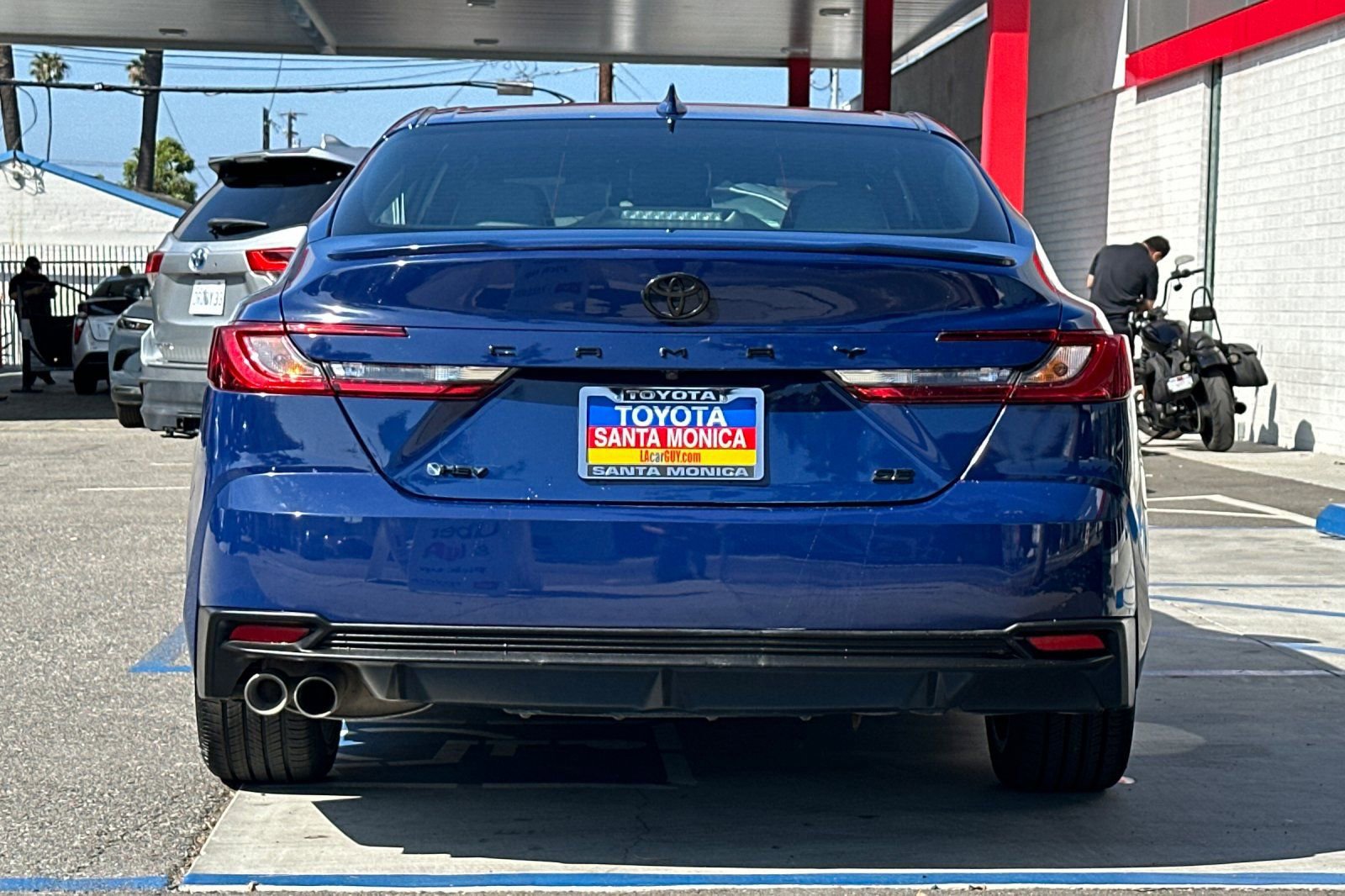 Used 2025 Toyota Camry SE w/ Convenience Package FWD image 5