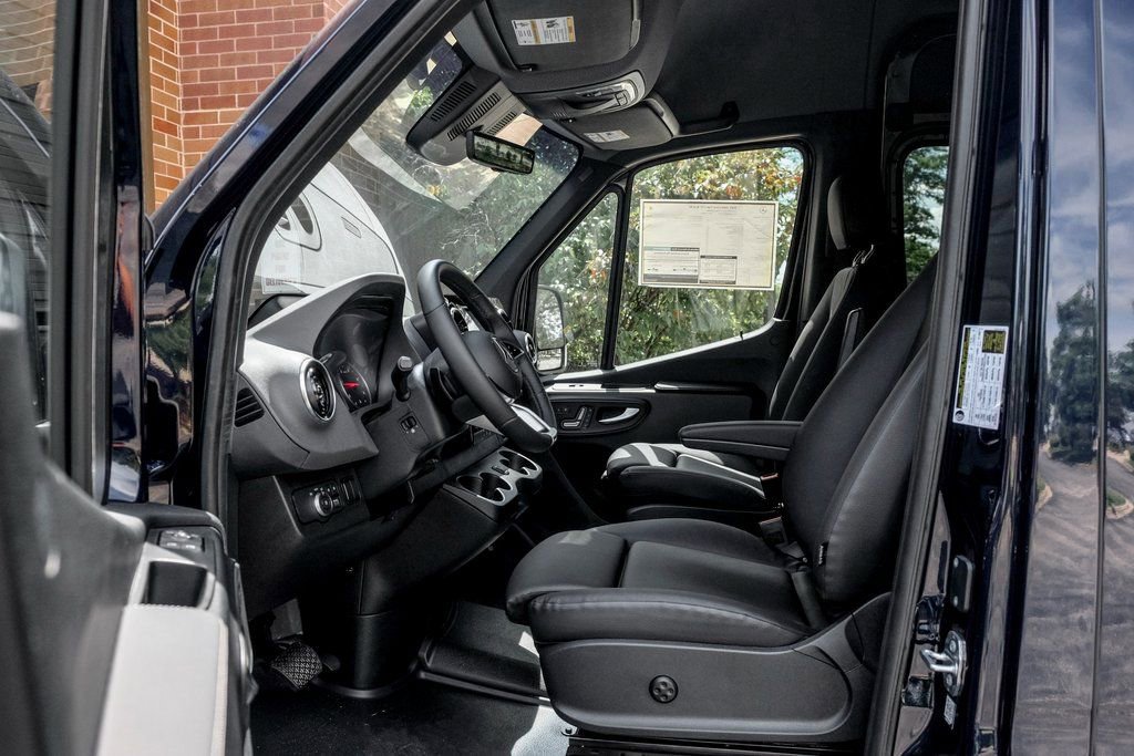 Used 2025 Mercedes-Benz Sprinter 2500 image 12