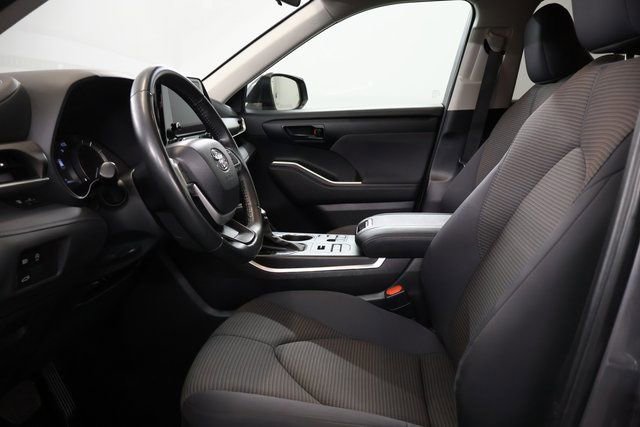 Used 2024 Toyota Highlander LE image 13