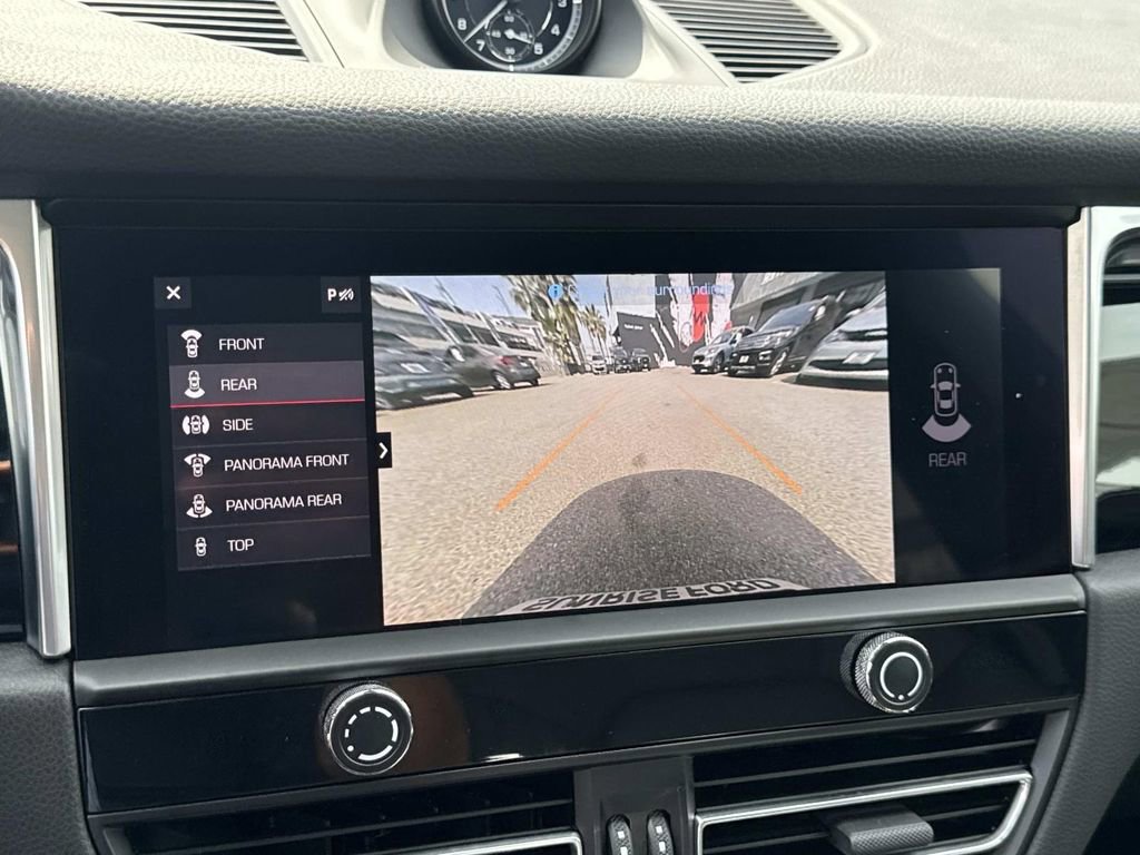 Used 2024 Porsche Macan image 32