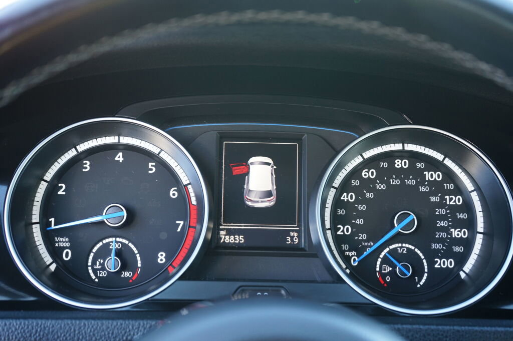 Used 2016 Volkswagen Golf R 4-Door image 19