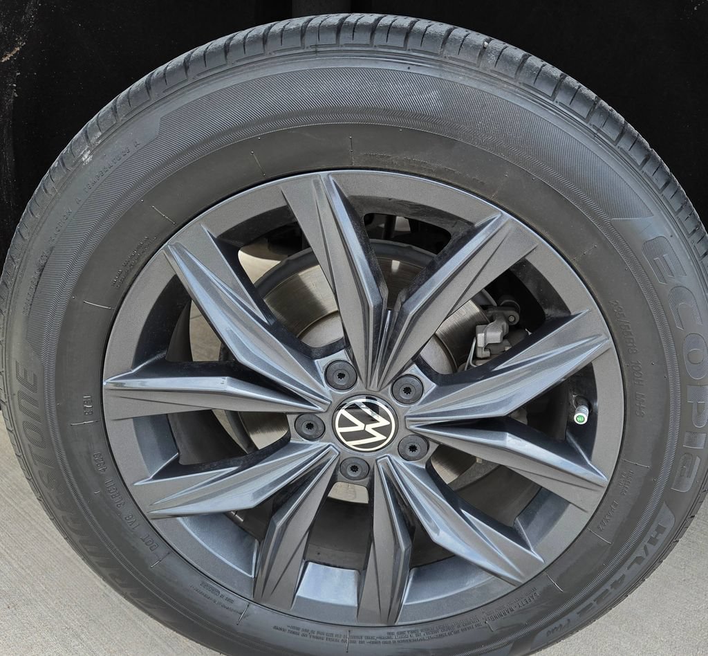 Used 2024 Volkswagen Tiguan SE FWD image 10