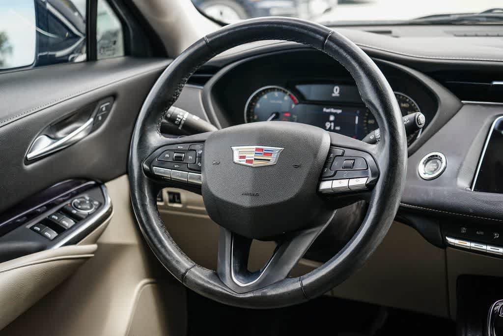 Used 2023 Cadillac XT4 Luxury w/ Cold Weather Package FWD image 15