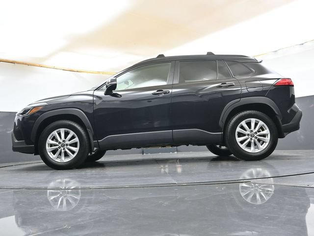 Used 2025 Toyota Corolla Cross LE AWD/4WD image 31