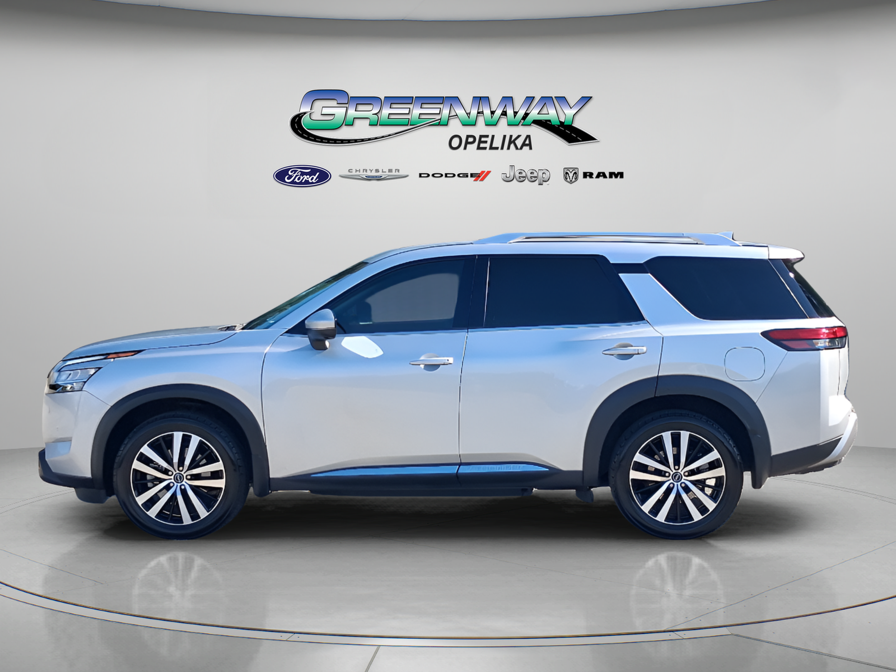 Used 2023 Nissan Pathfinder Platinum AWD/4WD image 4